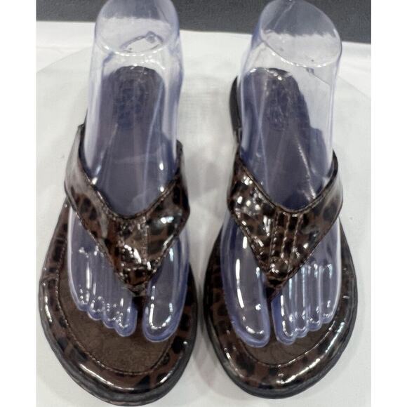 BORN boc Concepts Leopard Slip On Flip Flop Sandals Things Brown Women Size 7 - Picture 12 of 16